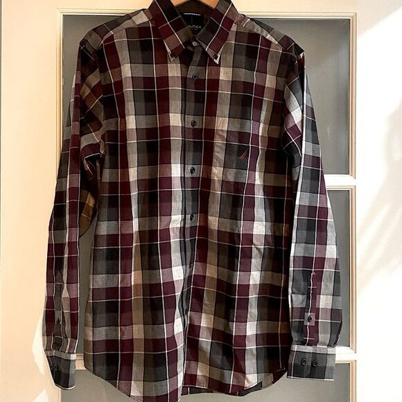 NAUTICA Slim fit Wrinkle Resistant mens long sleeve shirt - Picture 2 of 4